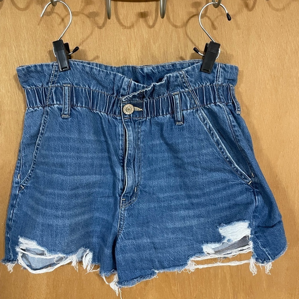 American eagle raw edge, frayed paper bag style jean shorts